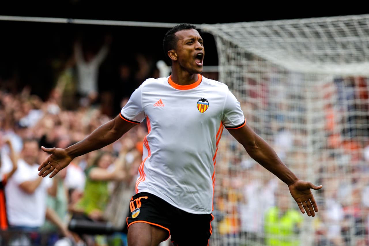 Nani sufre un esguince de rodilla y será baja las próximas semanas con el Valencia