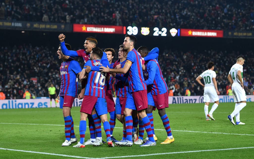 Los goles de Ferran Jutgla (16'), Gavi (19') y Nicolás González (85) le dan los tres puntos al Barcelona luego de vencer 3-2 al Elche en el Camp Nou.