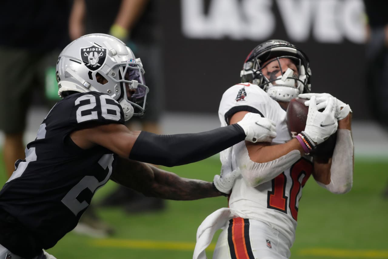 Tpm Brady tiene un partido impecable al lanzar cuatro pases de antocación y cero intercepciones en la victoria 45-20 sobre Las Vegas Raiders.