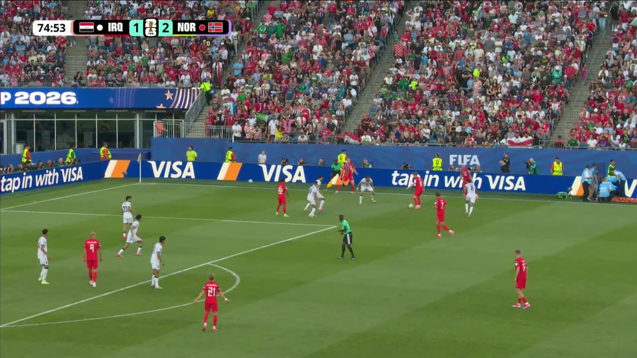 ¡GOL!  anota para Noruega. Leo Østigård