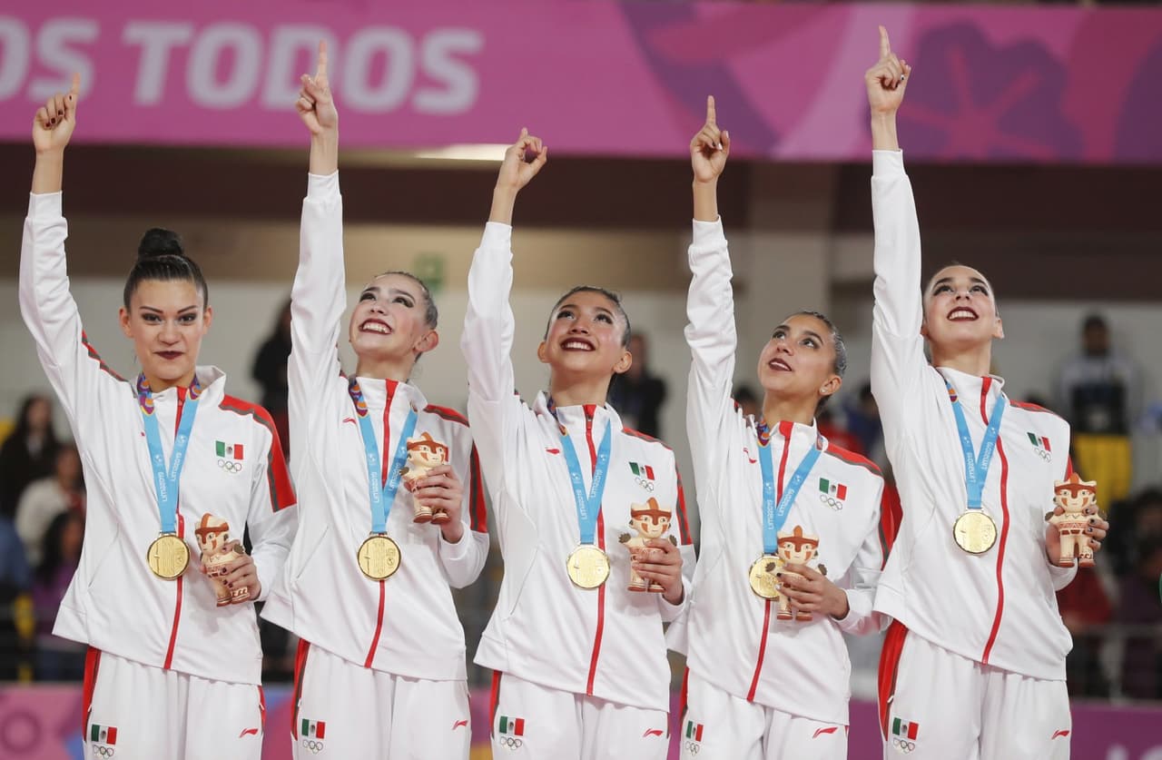 El equipo de gimnasia rítmica de México que ganó el oro en la prueba de conjuntos.