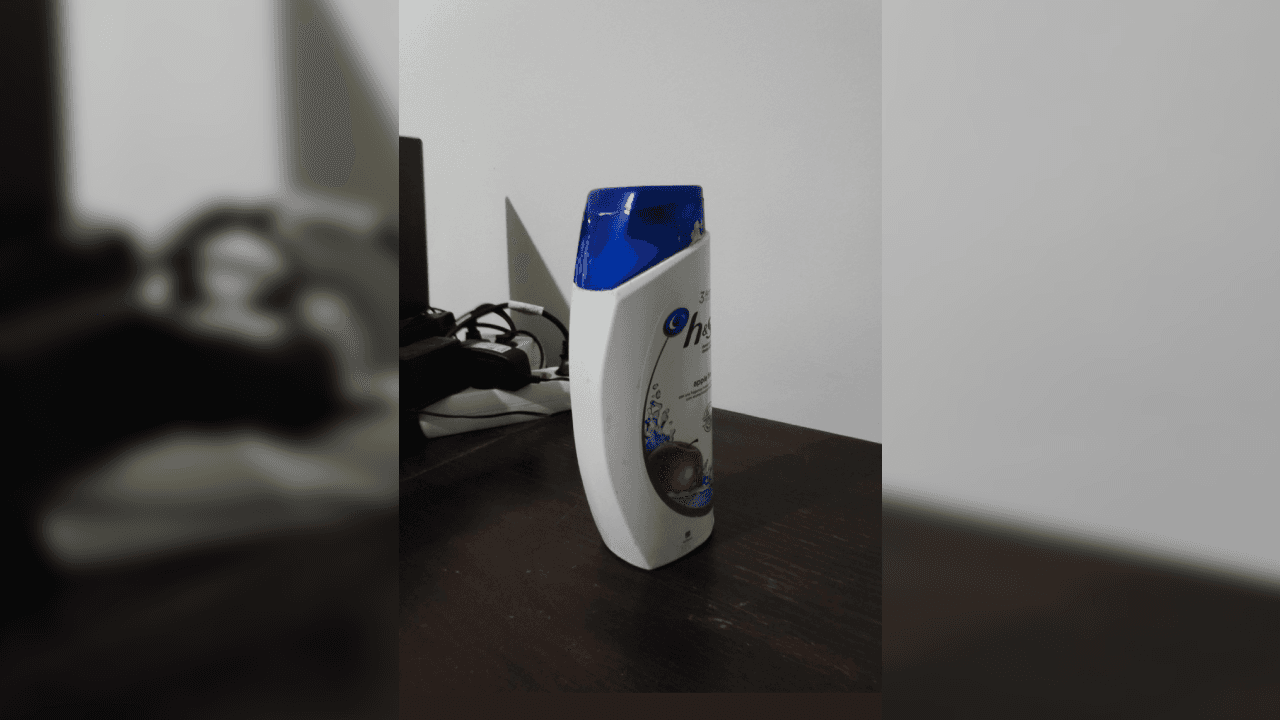 Cuando se dio a conocer el diseño de la nueva consola, varios usuarios publicaron fotos de artículos de casa, principalmente, refiriendo una similitud con el PlayStation 5.