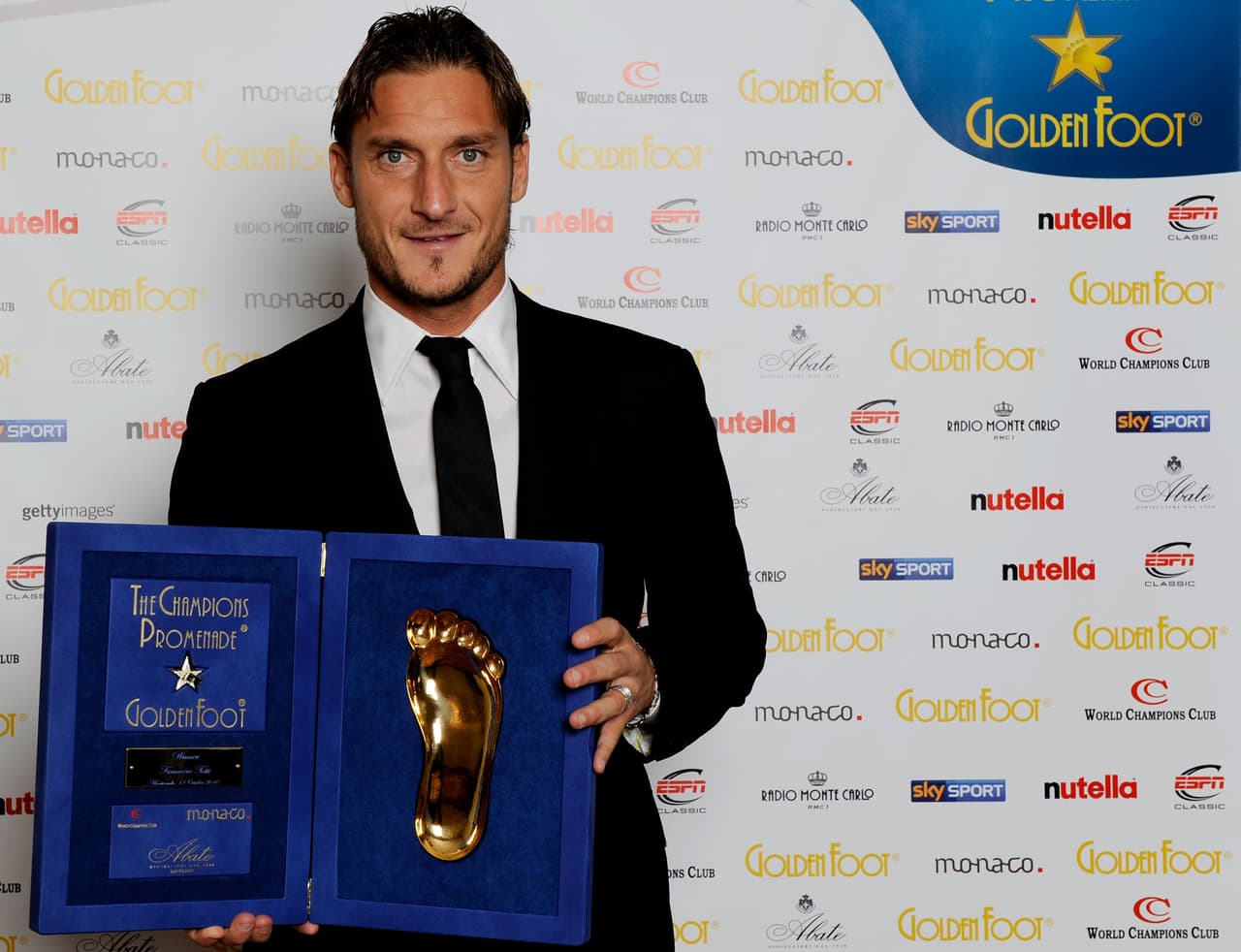 En 2010 recibió el premio Golden Foot que reconoce el mejor momento de un jugador mayor de 29 años. En ese momento tenía 34 años.