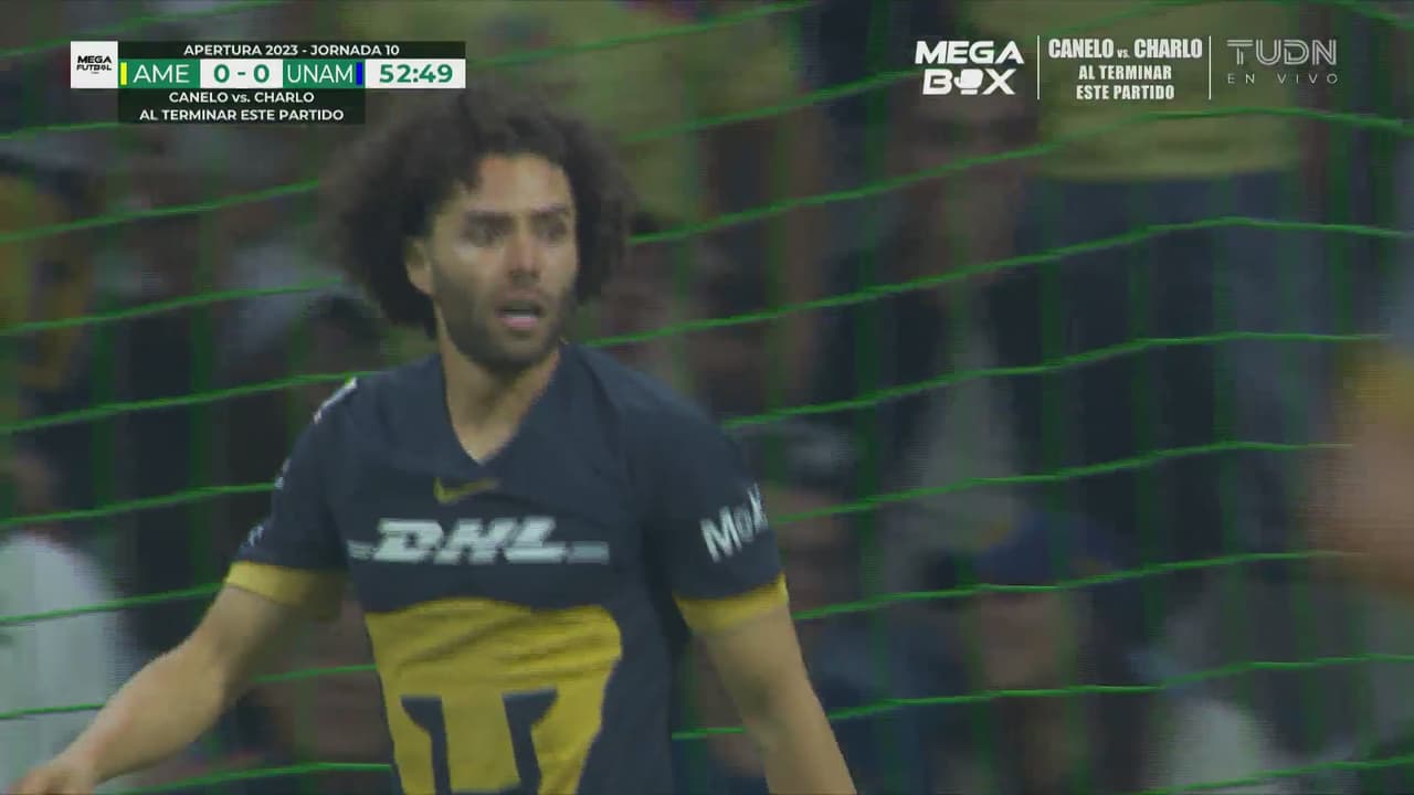 Escapada del 'Chino' Huerta y Kevin arriesga el físico pero le roba la bola