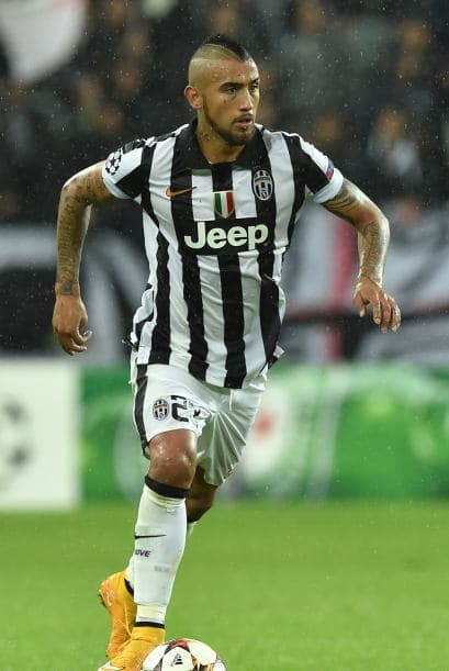 23 ARTURO VIDAL Otro estupendo jugador en el ataque de la Juventus. El mediocampista chileno es uno de los futbolistas más desequilibrantes con los que cuenta el club italiano. Únicamente se ausentó en el debut de la Liga de Campeones contra Malmö y desde entonces ha arrancado como titular en los once juegos subsecuentes. Marcó el único gol de la Juventus para eliminar al Mónaco y acceder a semifinales. Ha sido amonestado tres veces pero su labor en ataque es fundamental para el buen funcionamiento del equipo de Allegri.