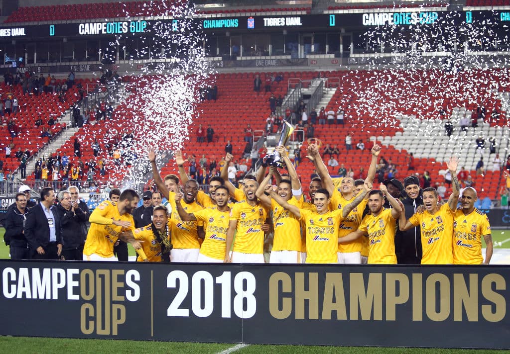 Tras vencer en la final de la Campeones Cup, los Tigres levantaron el trofeo que los avala como ganadores de esta edición inaugural de la copa que se disputa entre clubes de la MLS y la Liga MX.