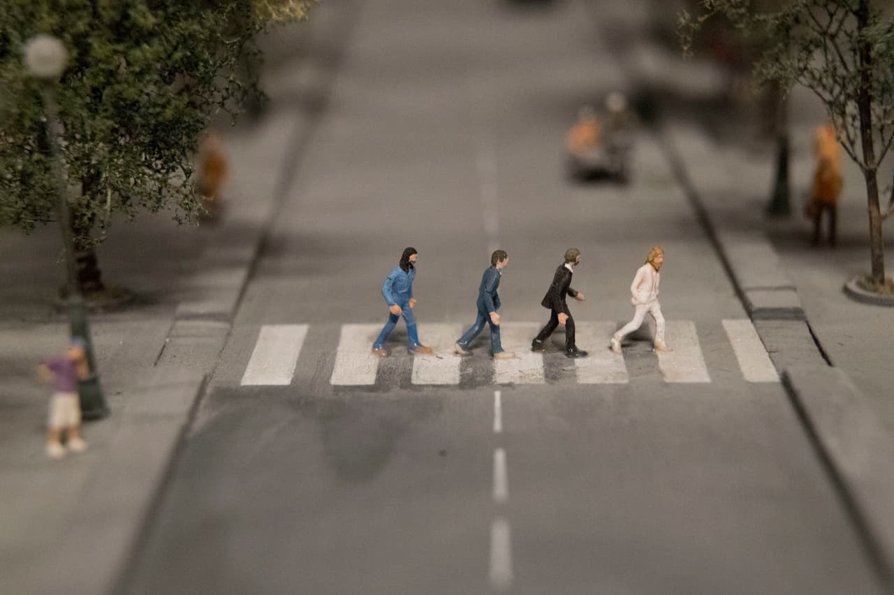 El tiempo hizo lo suyo y el del Liverpool, el del Everton, el del Arsenal y Harrison, tomaron caminos distintos. Lennon se casó con Yoko Ono y falleció en 1980; su asesinato aún es materia de investigación informal. Harrison incursionó en el cine hasta que el cáncer le quitó la vida en 2001. Paul McCartney continuó con su exitosa carrera como solista y Ringo siguió con su vida.