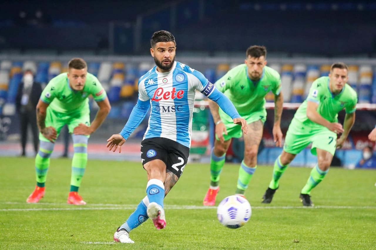 Napoli golea a la Lazio con marcador de 5-2 durante la fecha 32 de la Serie A. Una lluvia de goles cayó en el Estadio Diego Armando Mardona, pues Lorenzo Insigne anotó doblete, mientras que Politano, Mertens y Osimhen se fueron con una anotación para los locales. Por parte de los 'blanquicelestes' descontaron Ciro Immobile y Sergej Milinkovic-Sajiv.