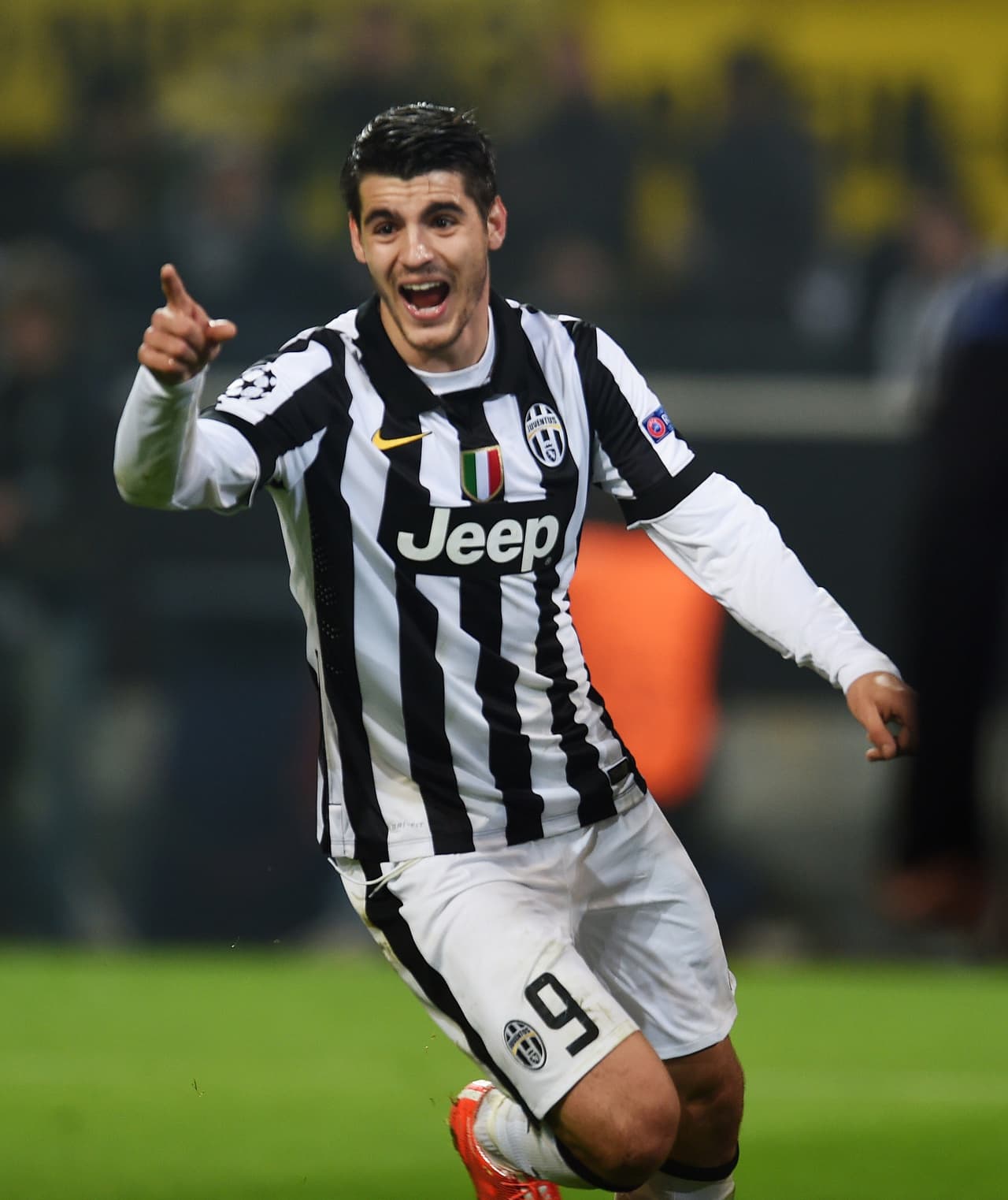 9 ÁLVARO MORATA El joven delantero español se ha convertido en un auténtico talismán para la Juventus y ya es ídolo de la afición biaconera tras su doblete ante el Real Madrid que puso a la Vecchia Signora en la gran final. El canterano merengue no era titular cuando empezó la fase de grupos de la Liga de Campeones, pero le robó el puesto a su compatriota Fernando Llorente al aparecer en el momento clave, durante la ronda de eliminatorias. Solo tiene dos partidos completos con la Juve en el torneo, ambos como local ante Olympiacos y Dortmund, a este último le marcó un gol. Después liquidó al Borussia en Alemania para luego ser el verdugo de su Madrid con sus dos tantos en semifinales. Hay muchas esperanzas para que repita su gran actuación ahora en Berlín.