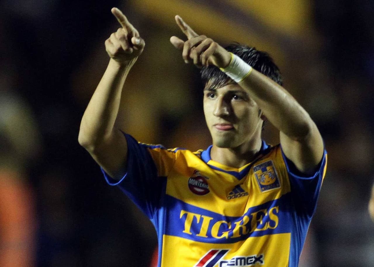 Así recuerdan a Alan Pulido que, antes de Ferrari, viajaba en bus