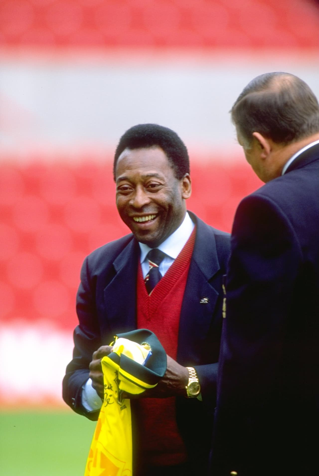 Su madre, doña María Celeste Arantes, no quería que su hijo se dedicara a la carrera de futbolista. Ella hubiera preferido que fuera abogado o médico sin saber la impresionante leyenda que forjaría con un balón en los pies.