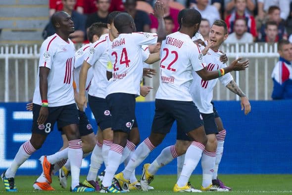 El partido tenía sabor a revancha ya que hace una semana, los mismos equipos disputaron la final de la Copa de Francia.