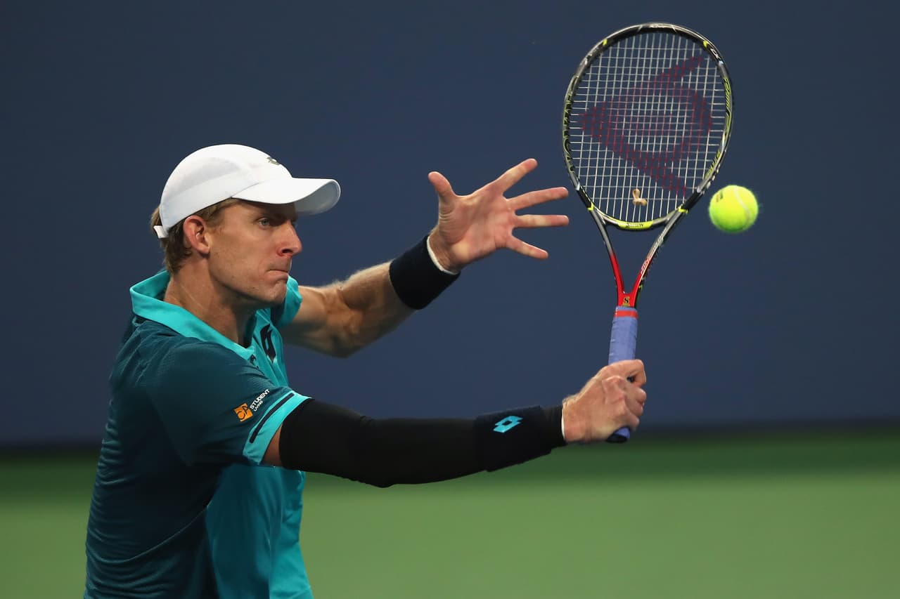 El preclasificado número 28 continuó con su camino ganador al derrotar al italiano Paolo Lorenzi 6-4, 6-3 6-7(4) y 6-4