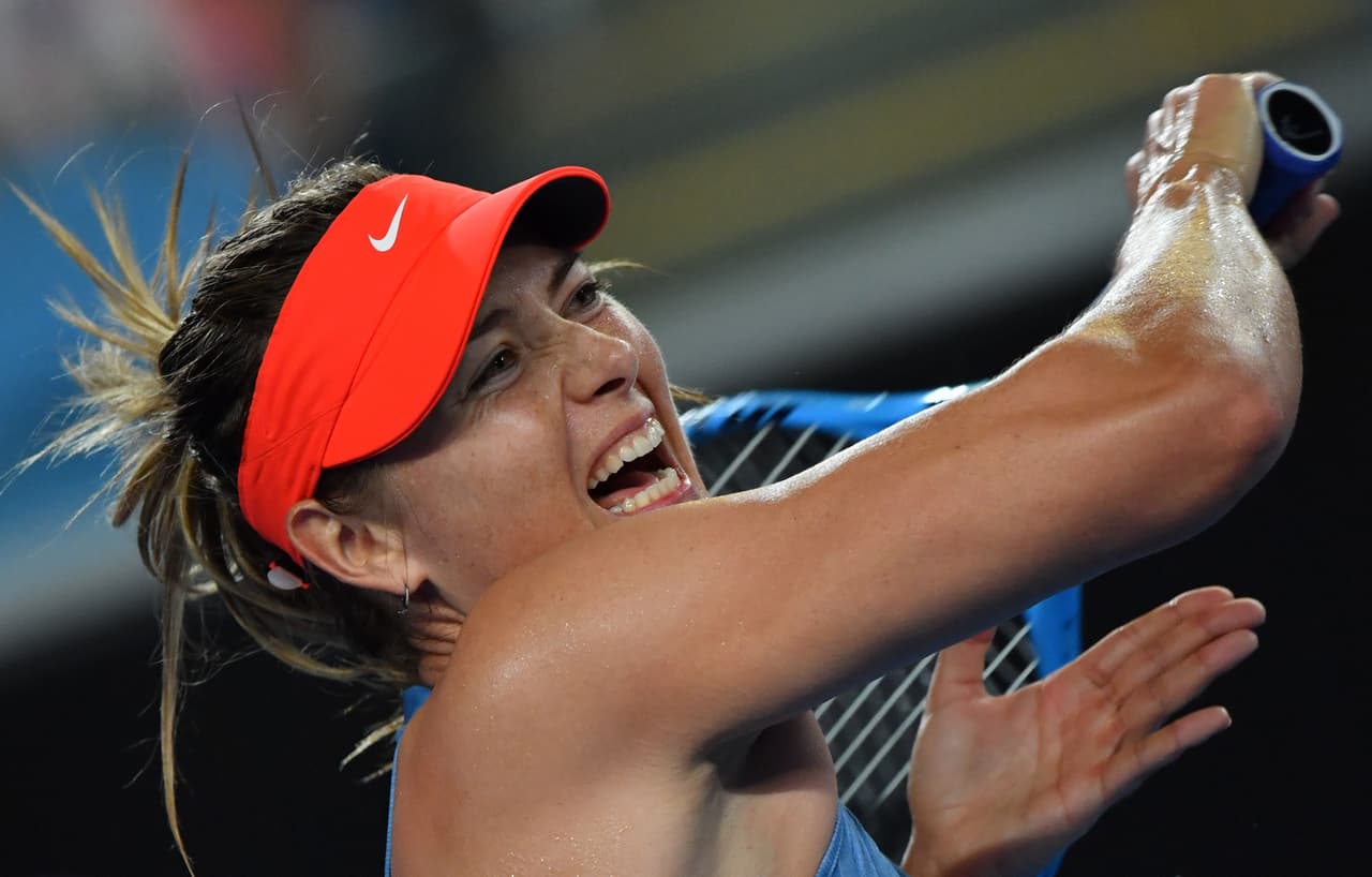 La rusa María Sharapova pasó a tercera ronda del Abierto de Australia y chocará contra la danesa Caroline Wozniacke, otra exnúmero uno. Así, tras 14 años de carrera sigue vigente su talento y belleza.