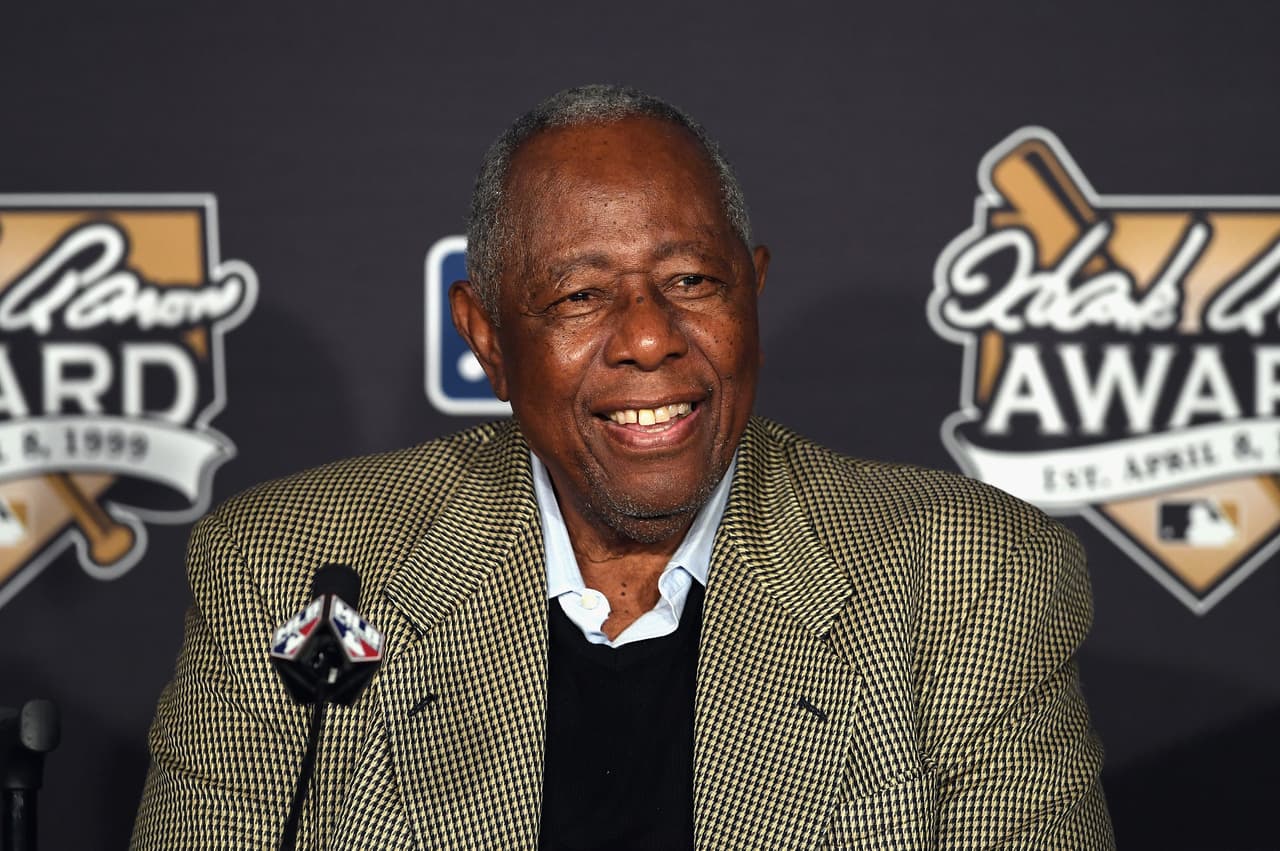 La leyenda Hank Aaron estuvo presente en la entrega de los reconocimientos, en una noche estelar para el béisbol estadounidense.