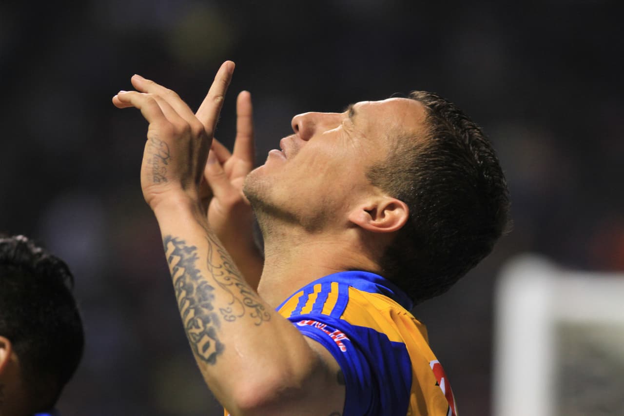 Uno de sus grandes pecados ha sido el no tener regularidad en los duelos finales, en casa sacan ventaja y cambian radicalmente su funcionamiento de visita. En la Final del Apertura 2014 sacaron una ventaja mínima de 1-0 sobre América para perder en la vuelta por 3 a 0.