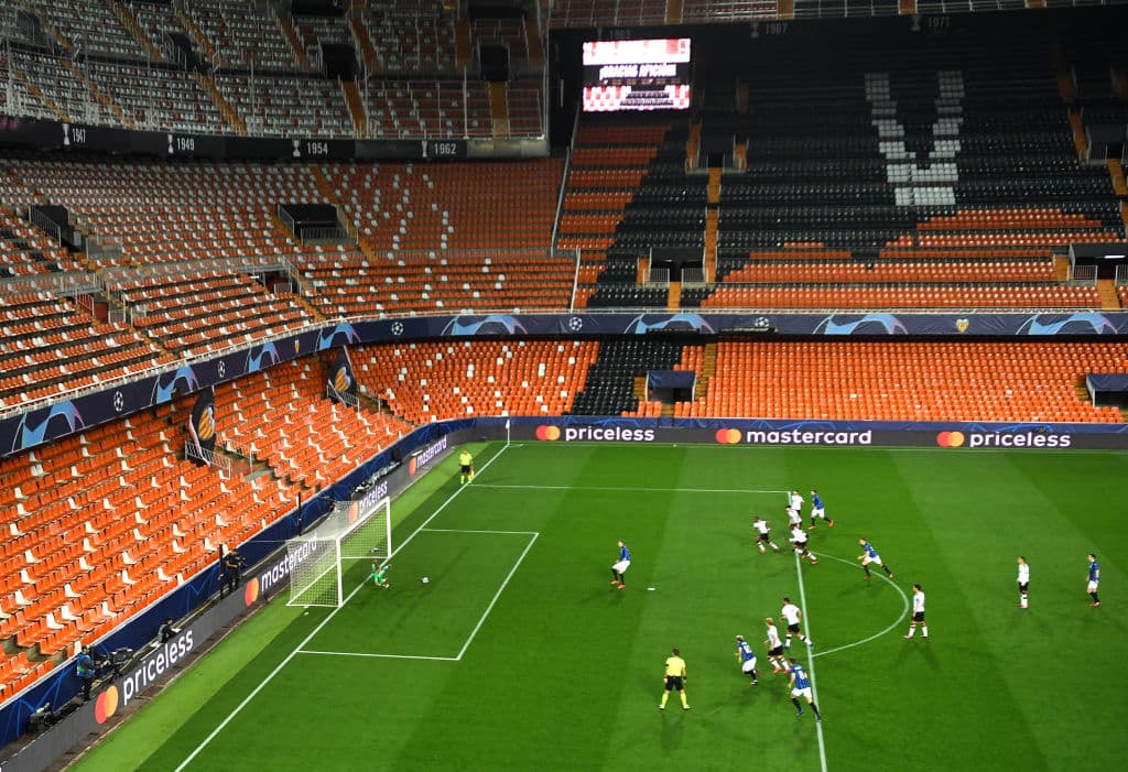 ¡Goooooooooooool! De vestidor, apenas comenzado el encuentro, Josip Ilicic anota desde los 11 pasos luego de una infracción de los locales.