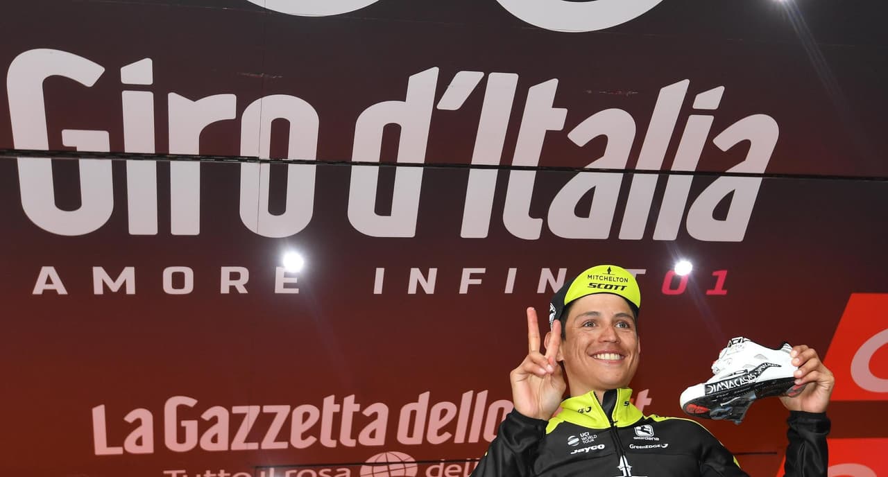 "Este es el mejor comienzo posible para un Giro d'Italia. Tuve la suerte de contar con la ayuda en la escapada de Jack Haig, lo que me permitió guardar fuerzas para el final", señaló Chaves.