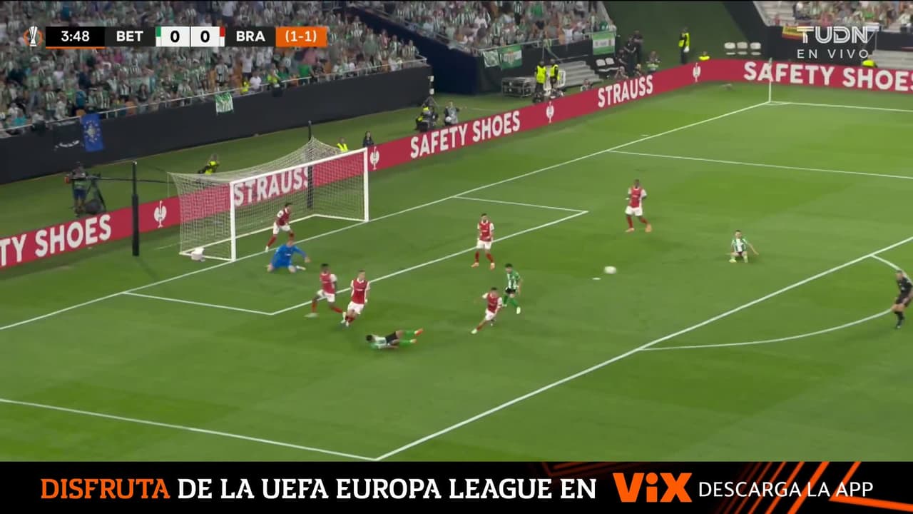 ¡Qué cerca se quedó el Betis! Tremenda jugada de los verdiblancos para poner el primer gol