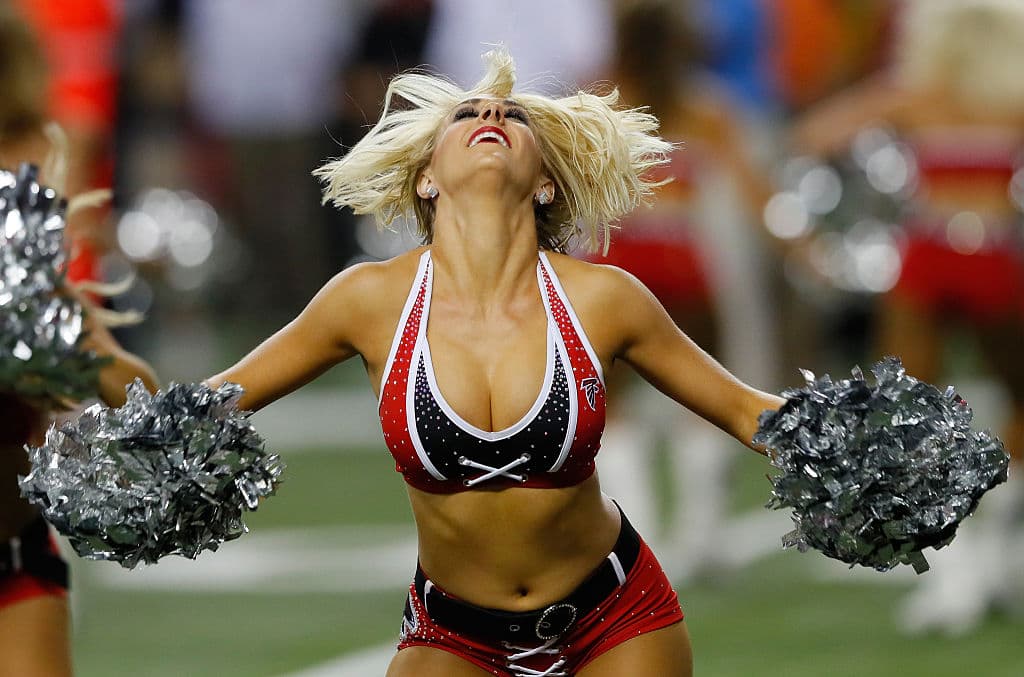 Los Atlanta Falcons tuvieron la ofensiva más explosiva de la NFL esta temporada y lucharan por un pase a la Final de división ante los Seahawks. Gran parte de su éxito se debe al apoyo incondicional que les brindaron sus bellas cheerleaders.