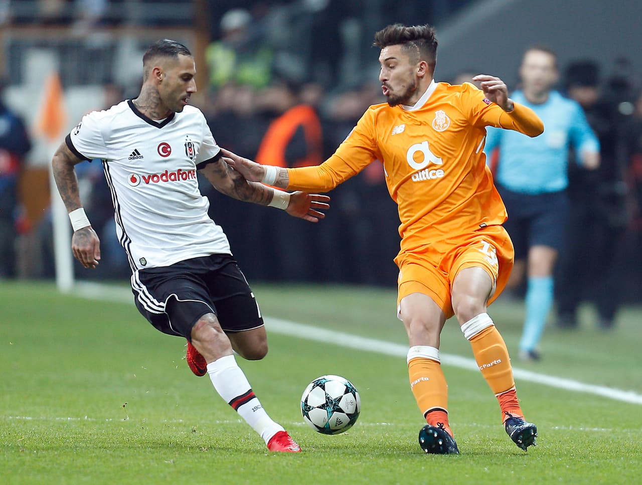 El segundo tiempo mantuvo la intensidad entre la búsqueda del visitante por recuperar lo perdido en Portugal y del local por asegurar su liderato.