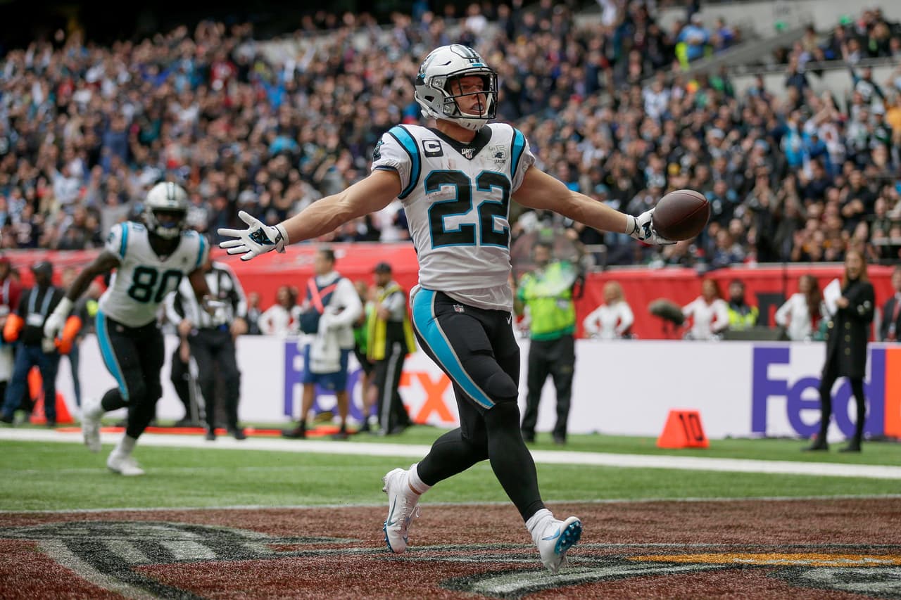 Christian McCaffrey anota touchdown contra Tampa Bay Buccaneers.