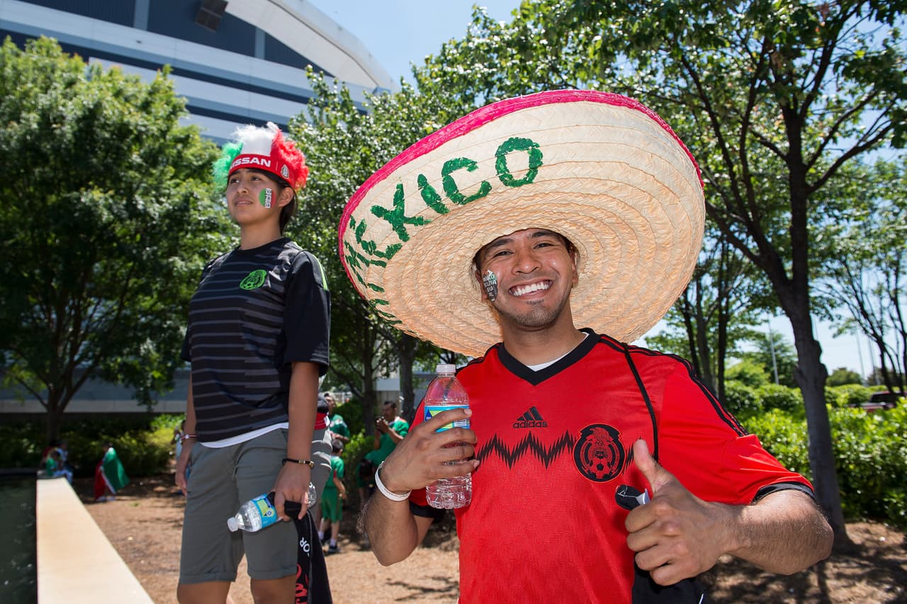 La afición mexicana ya pintó de tricolor las cercanías del Georgia Dome para disfrutar del México vs. Paraguay