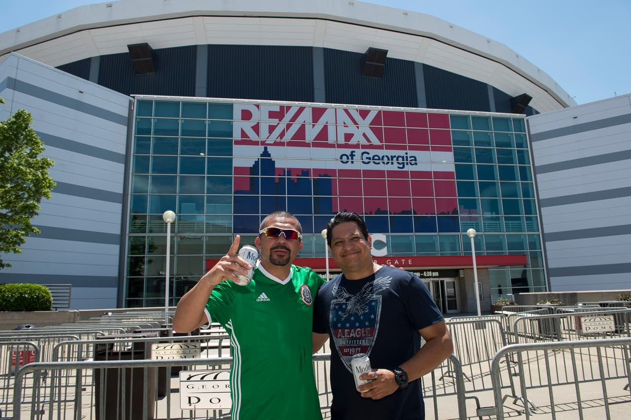 La afición mexicana ya pintó de tricolor las cercanías del Georgia Dome para disfrutar del México vs. Paraguay