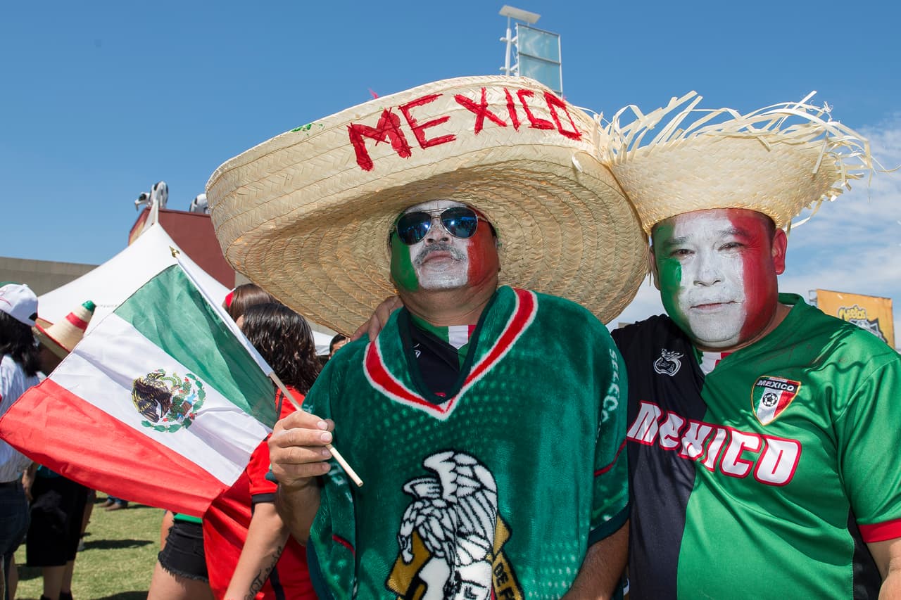 La afición mexicana ya pintó de tricolor las cercanías del Georgia Dome para disfrutar del México vs. Paraguay
