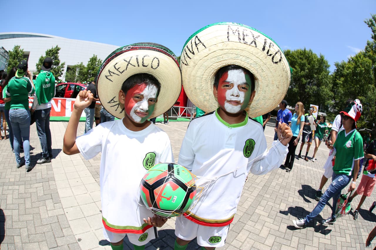 La afición mexicana ya pintó de tricolor las cercanías del Georgia Dome para disfrutar del México vs. Paraguay