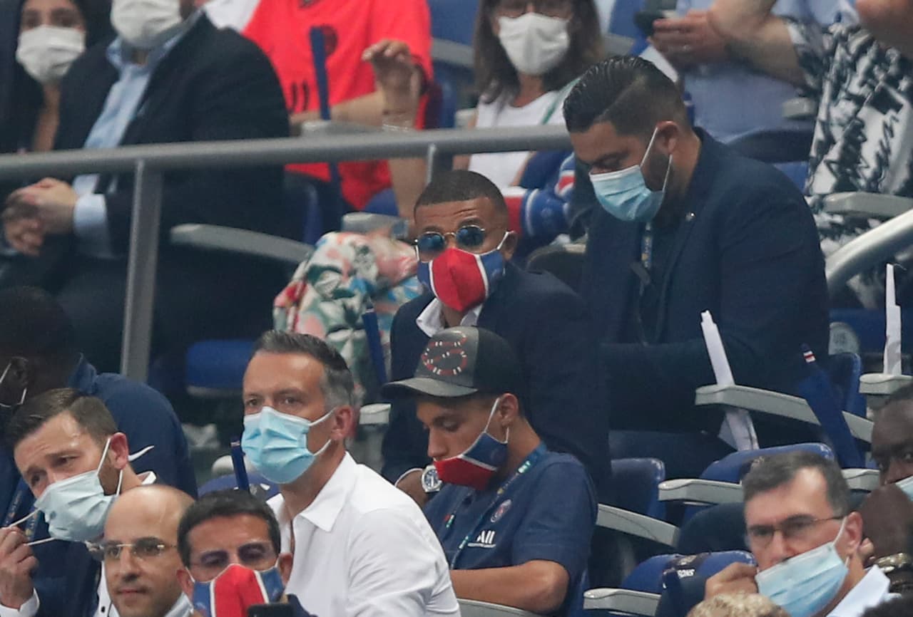Cinco mil espectadores pudieron ingresar al estadio para disfrutar el partido.