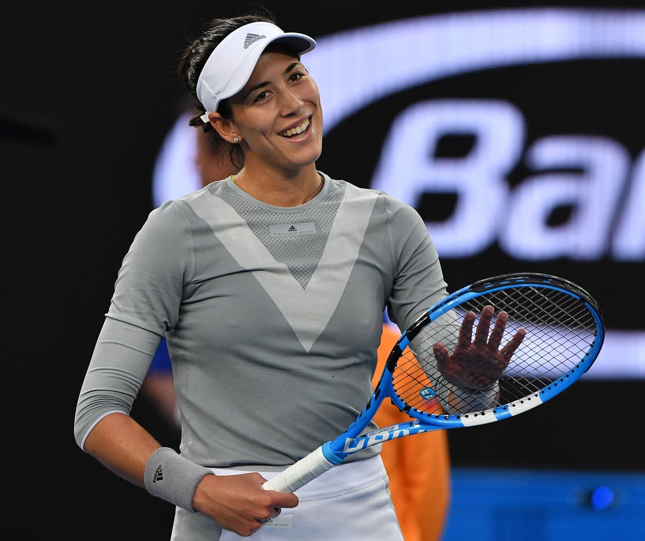 La hispano-venezolana Garbine Muguruza se despidió de Australia, pero no sin dejar un rastro de esa belleza latina que, mezclada con su talento, la hacen sobresalir. Una sonrisa y cuerpo atlético que brillan.