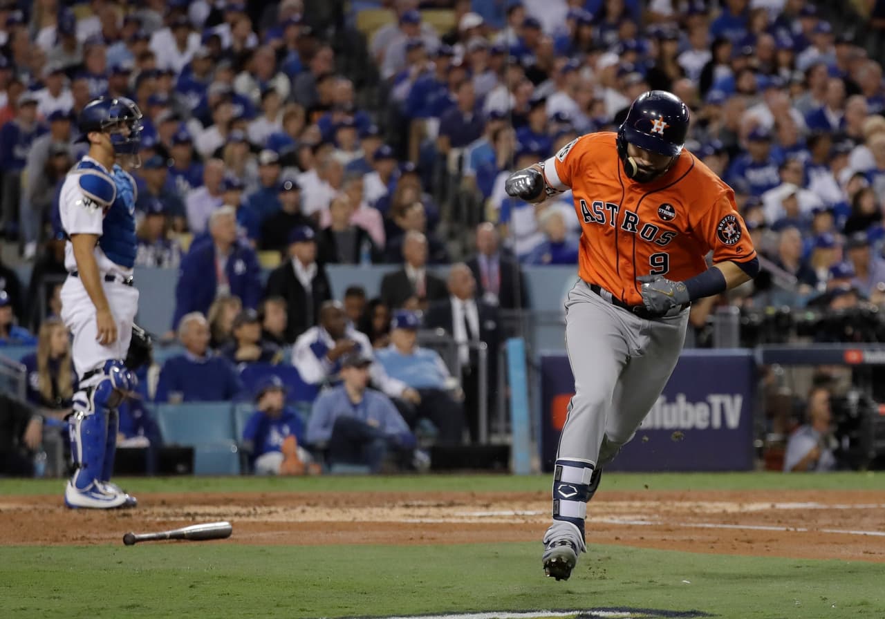 González conseguiría la cuarta con el primer home run de la noche, cortesía de Springer que acabó con la historia de Darvish en la serie a poner 5-0 a Astros apenas en la 2a.