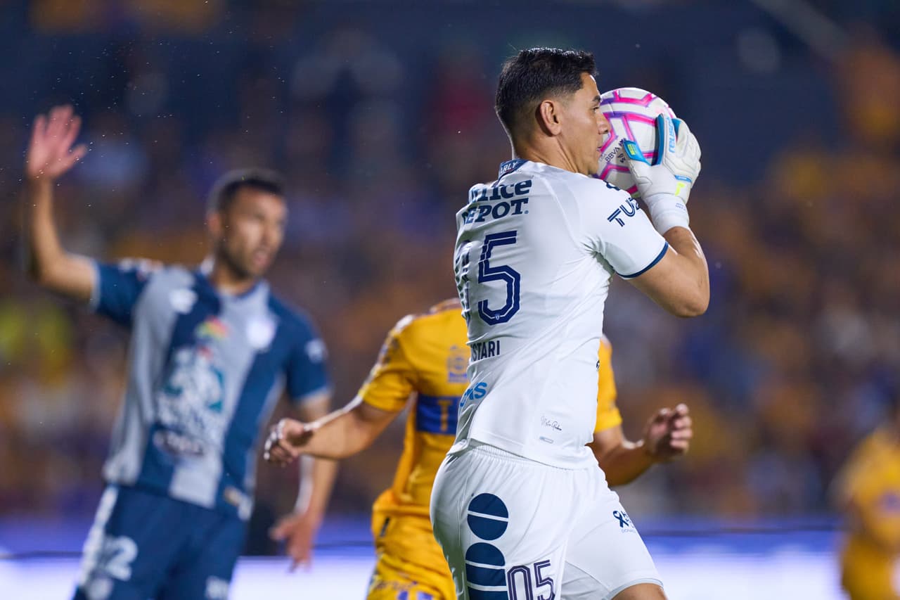 Tigres derrotó a Pachuca con un penal rigorista de André-Pierre Gignac en los últimos minutos del segundo tiempo para dar el primer golpe en la serie de Cuartos de Final que se definirá este domingo en el Estadio Hidalgo.