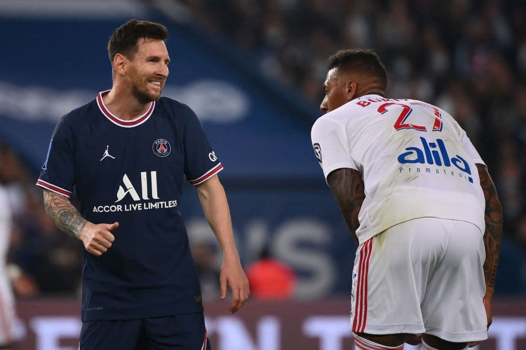 Messi sale de cambio y le niega saludo a Pochettino