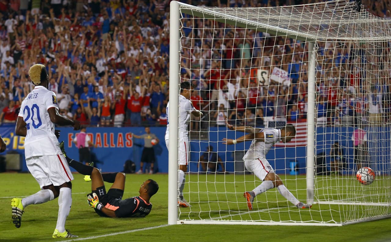 El Team USA reflejó un nivel discreto respecto a los últimos amistosos y apenas pudo sacar la victoria sobre unos catrachos que generaron ocasiones en la portería de Guzan pero EEUU ganó gracias al pundonor de Clint Dempsey que anotó con dos cabezazos.
