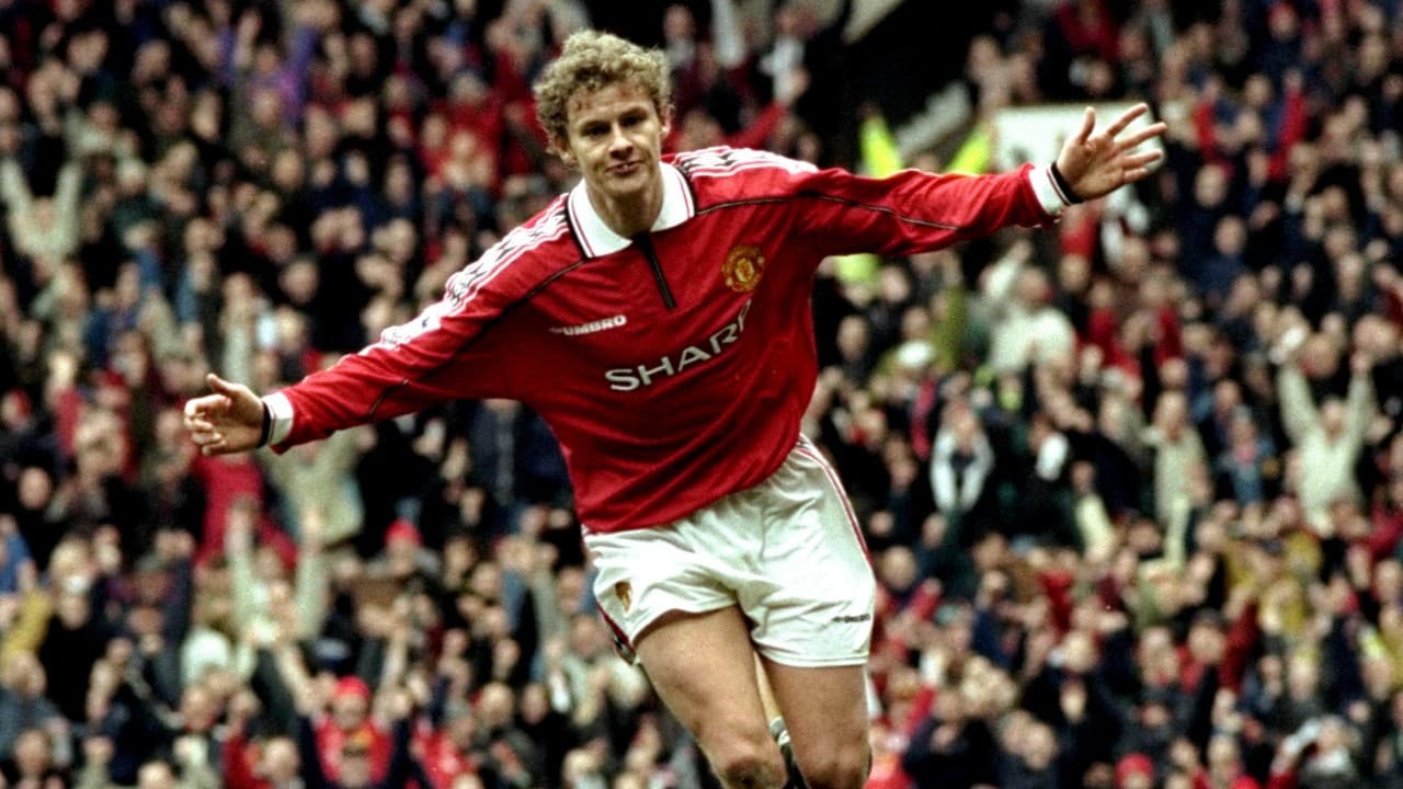 Ole Gunnar Solksjaer celebra un gol ante el Everton en 1999.
