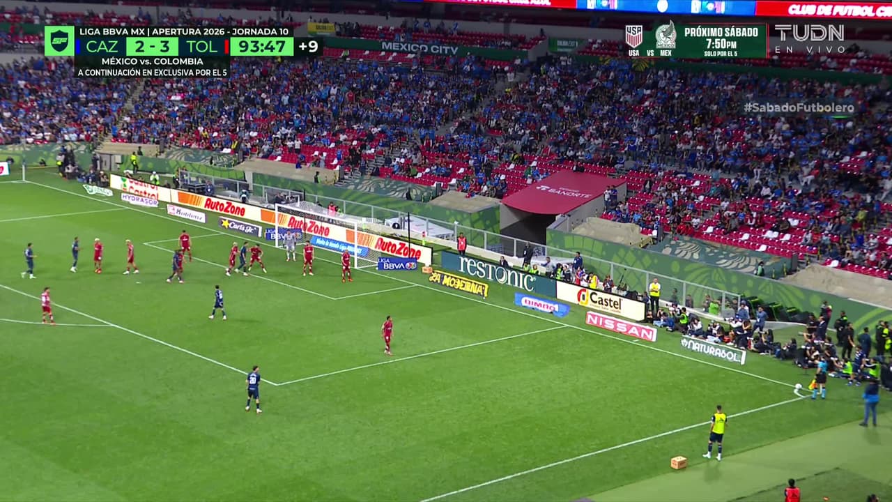 ¡GOL!  anota para Cruz Azul. José Paradela