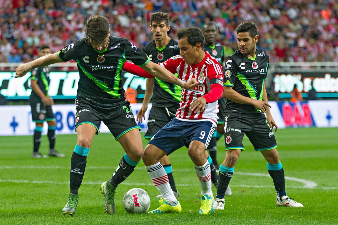 Tiburones y Chivas por un sitio en la Copa Libertadores.