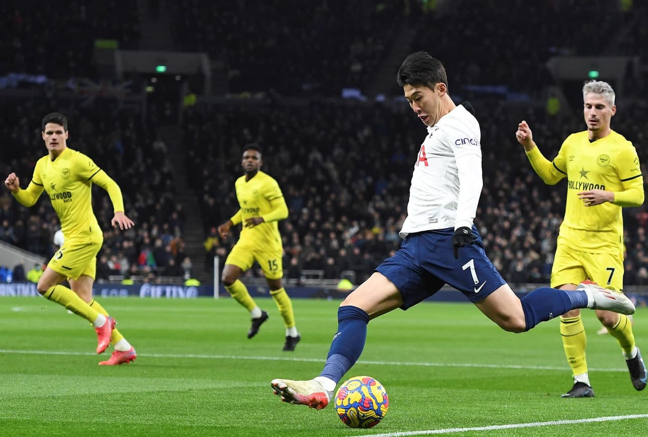 Tottenham se queda con el triunfo en casa ante Brentford con marcador de 2-0 durante la J14 de la Premier League. Sergí Canós anotó un gol en contra de su equipo a los 12' minutos, y Son Heung-Min puso el segundo tanto al 65' para darle la victoria a los Spurs.