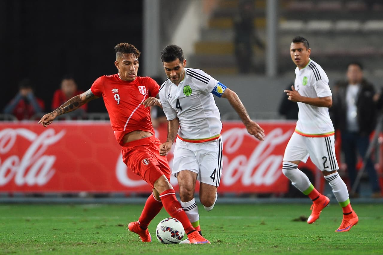 Paolo Guerrero, CALIFICACIÓN 8: Uno de los jugadores estrellas de Perú, estuvo muy activo en el partido tuvo varias oportunidades de gol que no pudo aprovechar.