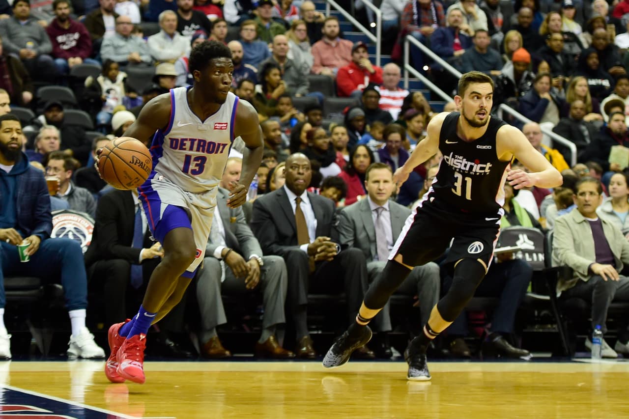 <b>Detroit 87-101 Washington</b>. Los Wizards (20-26) superaron a los Pistons (20-26) pese a los 29 puntos de Blake Griffin, Trevor Ariza se lució con doble doble de 20 tantos y 12 rebotes para Washington.