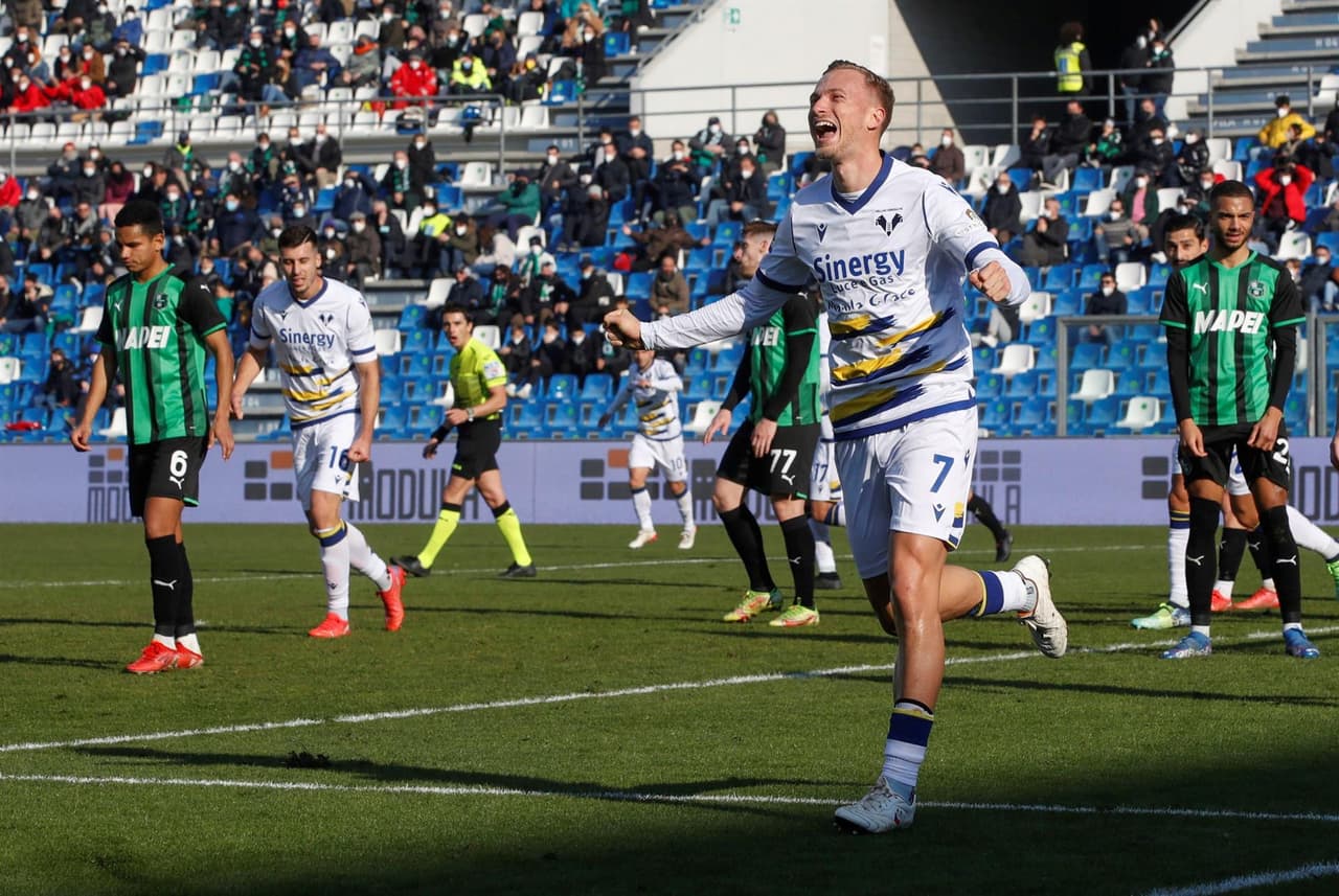 Hellas Verona golea a Sassuolo 4-2 durante la J22 en la Serie A. Antonin Barak se lució con hat-trick, y Gianluca Caprari sum´´o un tanto mas, mientras que para los locales, Scamacca y Defrel sumaron gol.
