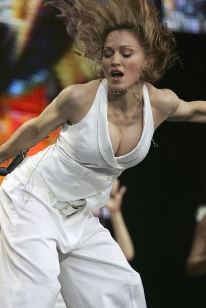 Se reportó que "La Reina del Pop" Madonna será la encargada de cantar en el medio tiempo del Super Bowl XLVI en Indianápolis el 5 de febrero del 2012. NFL.com/Español le rinde un homenaje con sus mejores imágenes a lo largo del tiempo.