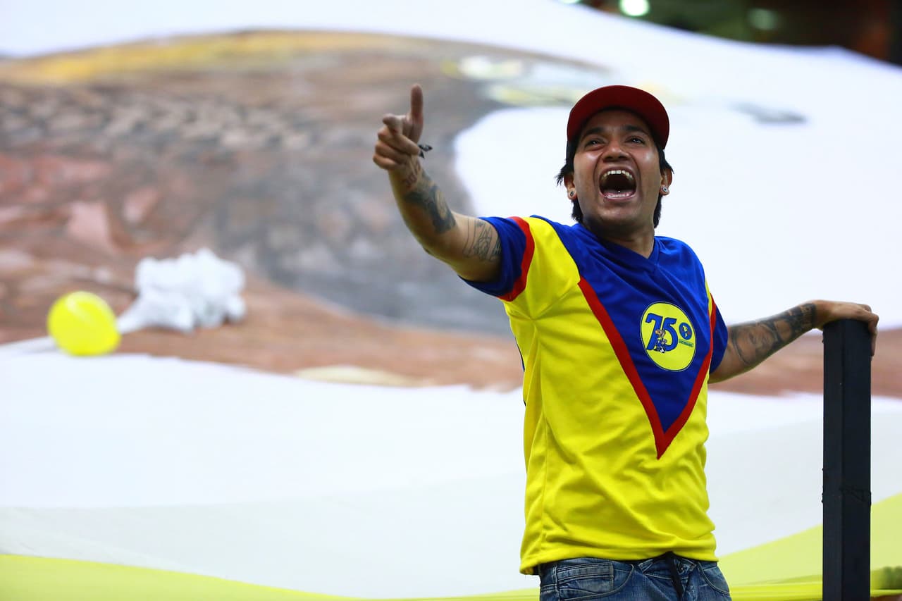 El agradecimiento desde las tribunas fue inevitable, en medio de una fiesta centenaria que no se embarró por un mal resultado a pesar de las dificultades,