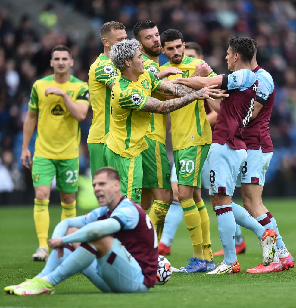 Burnley y Norwich City salen al terreno de juego con la pólvora mojada y se confroman con un empate 0-0.