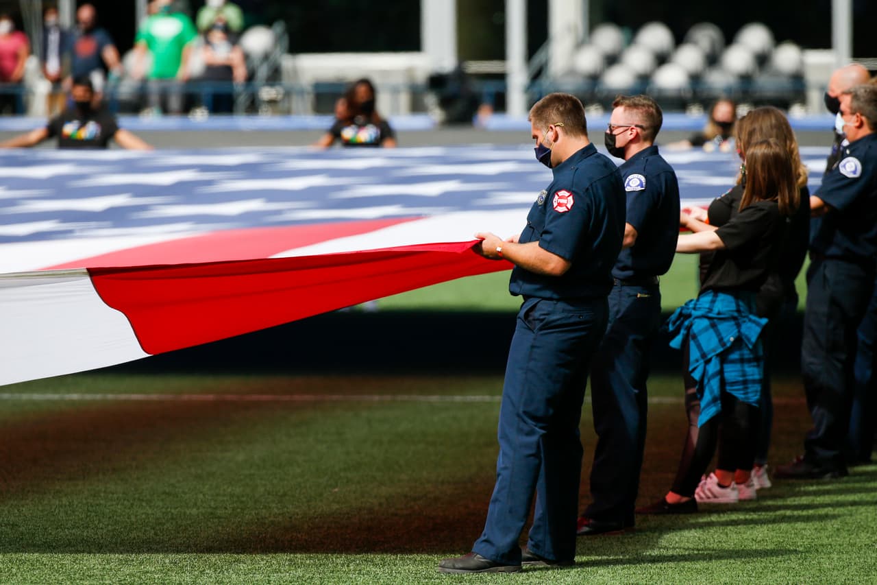 Con el recuerdo por los ataques del 11 de septiembre de 2001 se jugó la Semana 24 de la temporada regular de la MLS.
<br>
