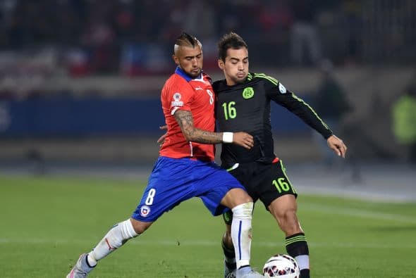 16.- Adrián Aldrete- El lateral mexicano volvió a demostrar buen nivel en la zaga mexicana defendiendo los embates de Sánchez y Vargas. Para su mala suerte el jugador tuvo que salir por lesión. Calificación: 8.