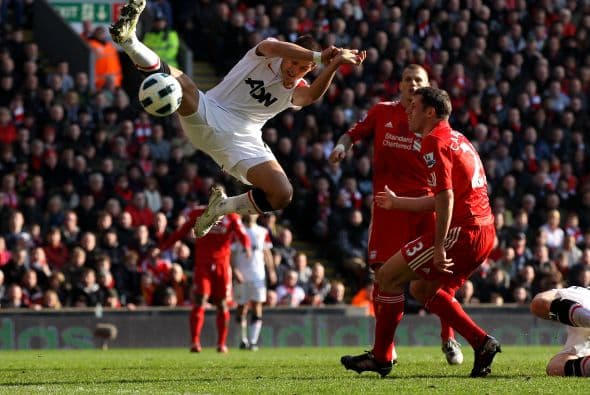 Hasta que el ya mencionado 'Chicharito' hizo el gol del descuento. Primero estuvo insistiendo en varias ocasiones y justo al minuto 90 cabeceó para marcar el tanto de la honra.
