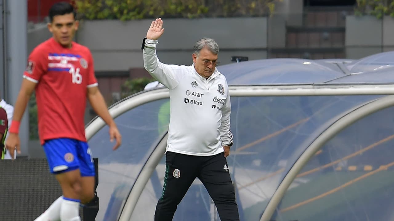 Afición mexicana pide la salida de Martino gritando "Fuera Tata"